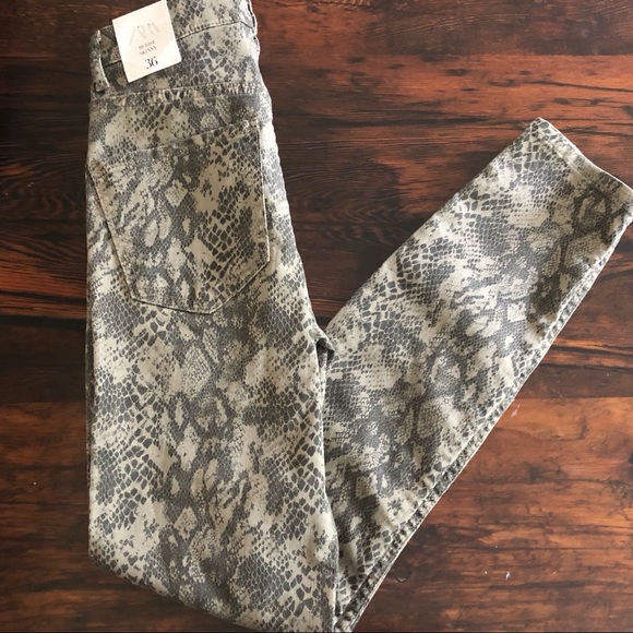 Zara High Rise Skinny Jeans Snakeskin Pattern Size 4 - Picture 3 of 10